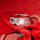 Anel simulado em forma de coração de strass para casal com braços