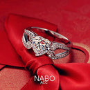 Anel simulado em forma de coração de strass para casal com braços